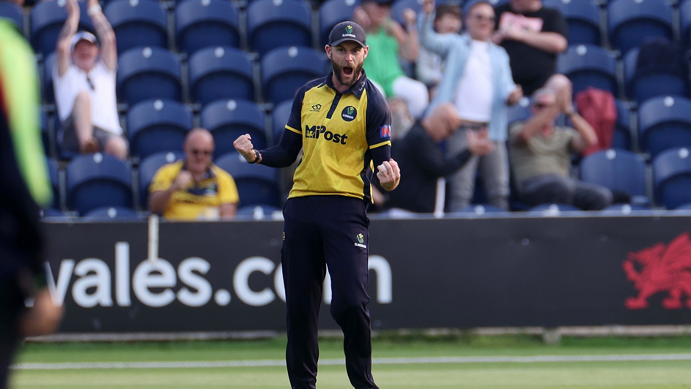 Glamorgan opened their Metro Bank One Day Cup campaign with a thrilling  derby win over Gloucestershire
